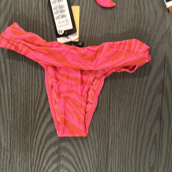 Vix Swim- New . MSRP$230.00 🌴🌴🌴 - Picture 6 of 13